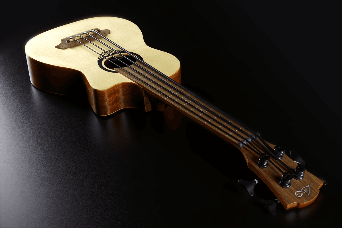 Tiki Uku Mini Bass Fretted cutaway electro